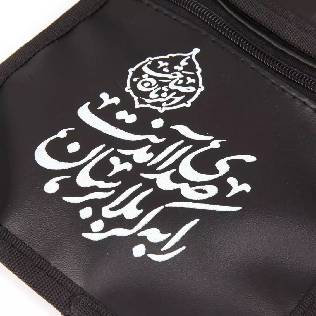 کیف گذرنامه چرم با شعار صدای آمدنت را به کربلا برسان یا صاحب الزمان