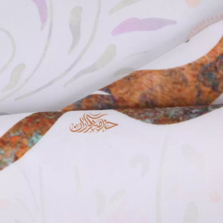کتیبه مخمل سه عددی با شعار السلام علیک یا علی بن ابی طالب زمینه سفید دو طرف من کنت مولاه فهذا علی مولاه صورتی