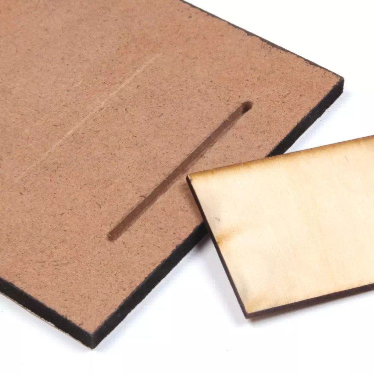 شاسی رومیزی MDF با شعار نجات اهل عالم با حسین است گرافیتی 11*15