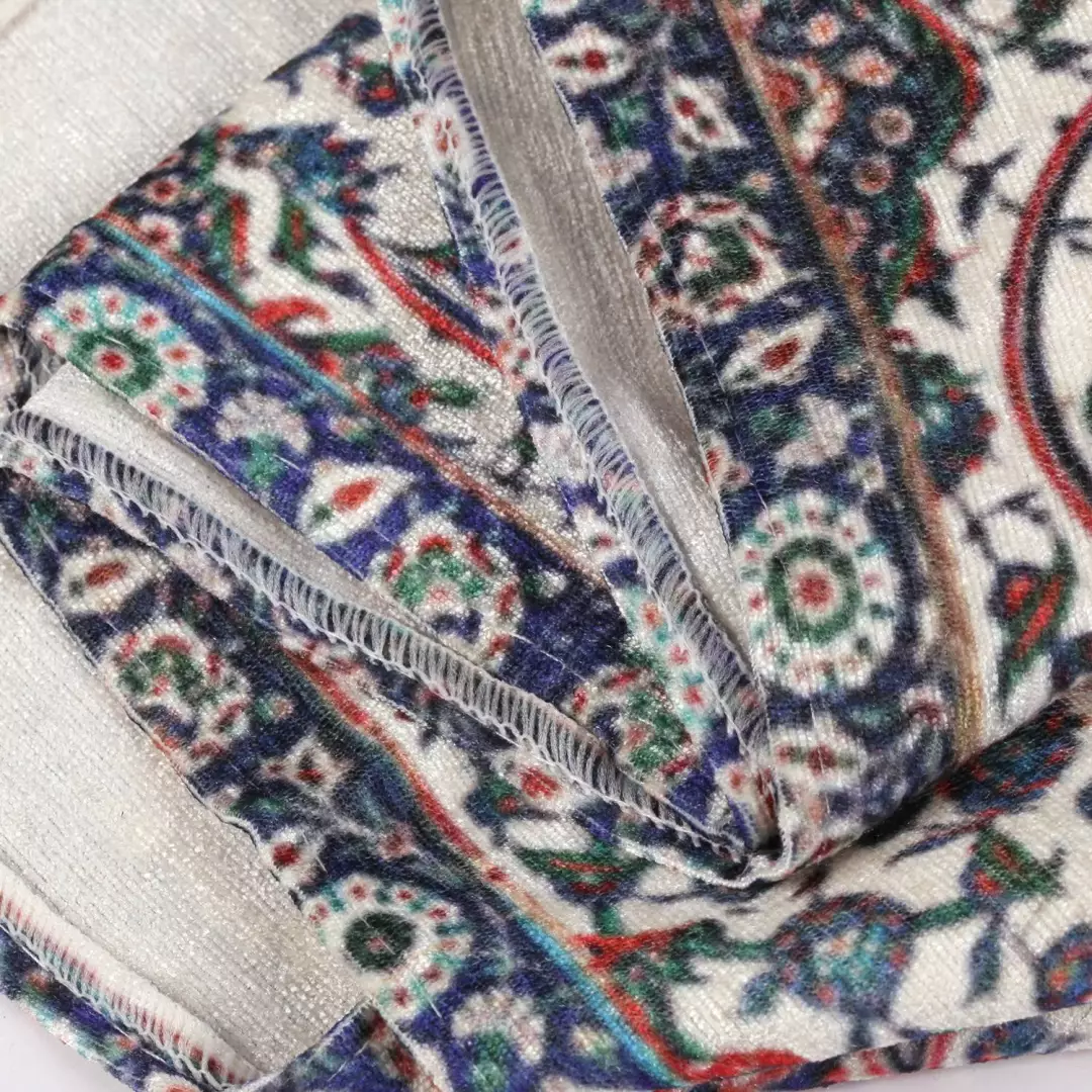 رومیزی مخمل شانل در ابعاد 100*100 سانتیمتر طرح ترنج