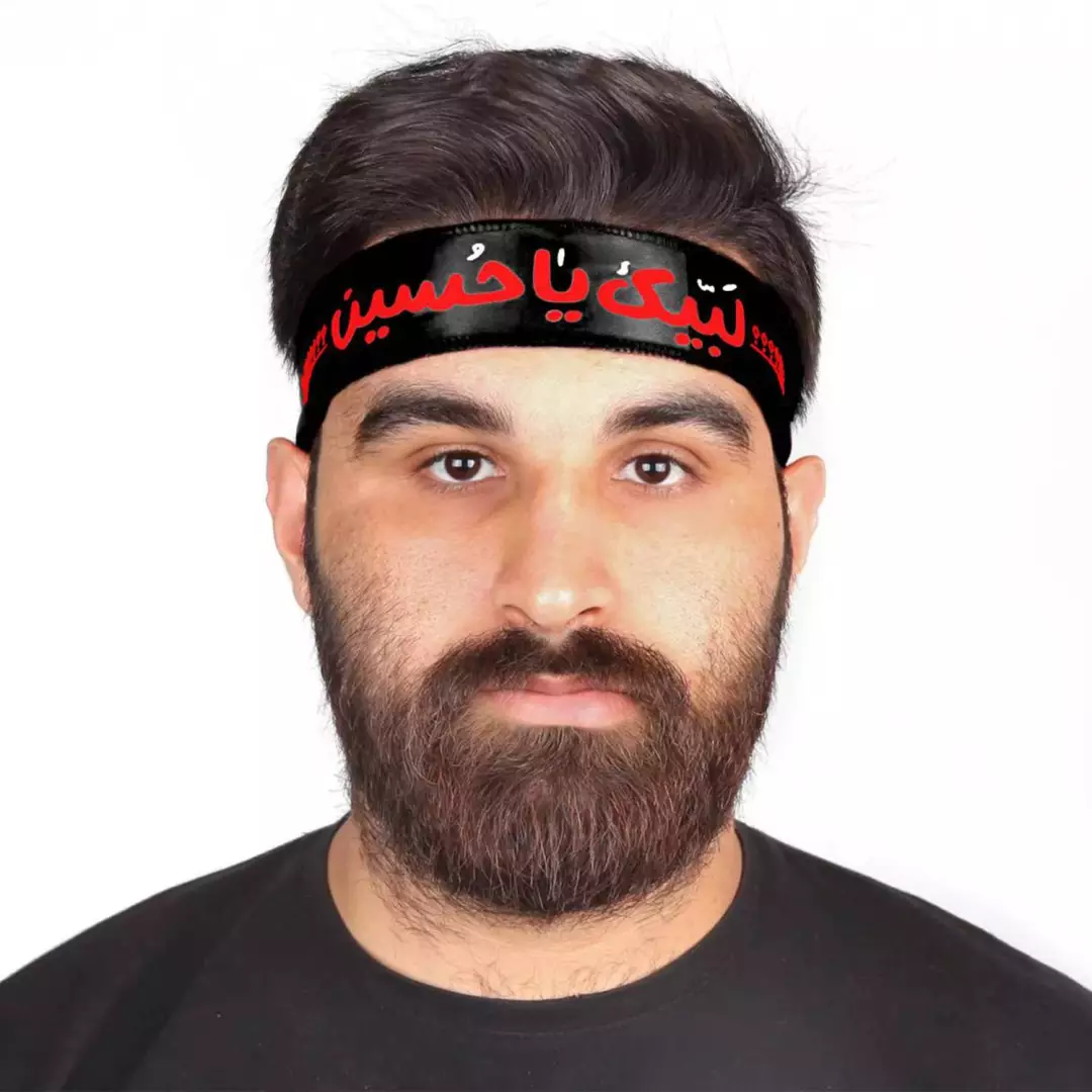 سربند ساتن با شعار لبیک یا حسین متن قرمز زمینه مشکی در ابعاد 5*70 سانتیمتر