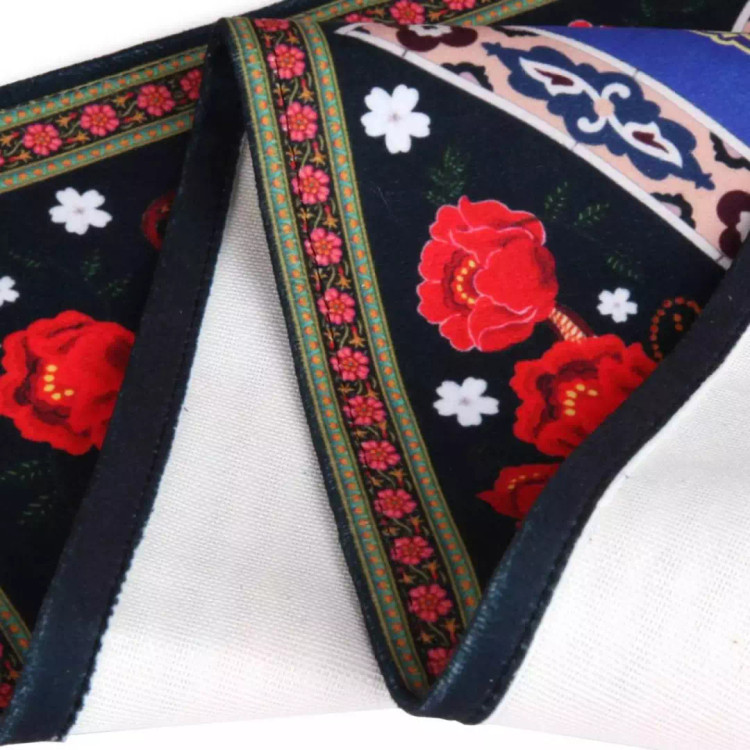 کتیبه مخمل افقی مستطیلی با شعار چای خانه حضرت اباعبدالله الحسین علیه السلام طرح گل (700560) - 50*70 سانتیمتر