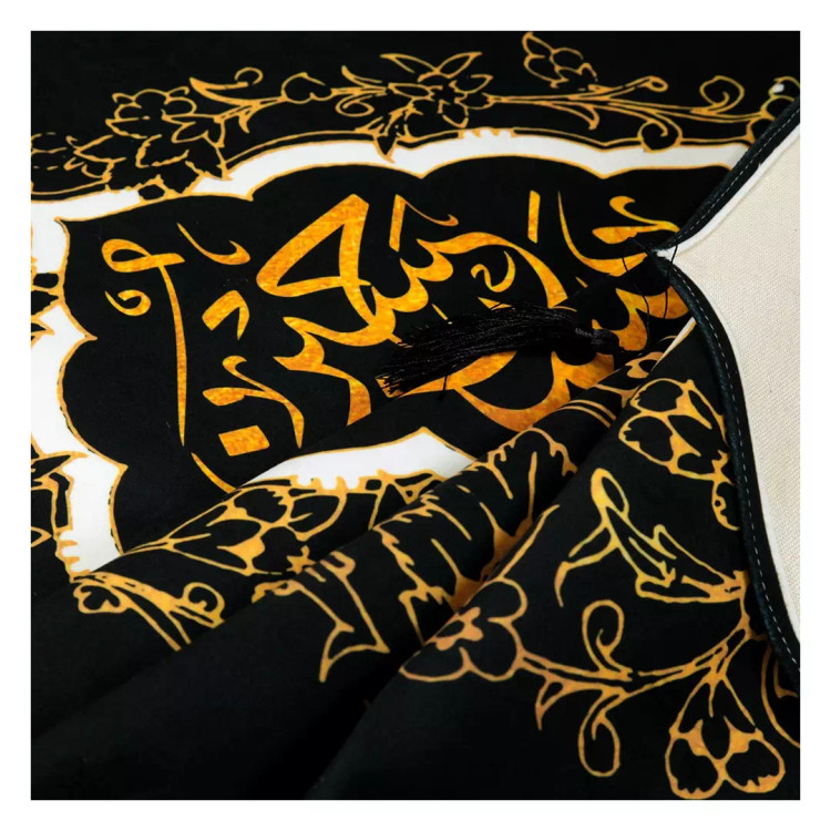 کتیبه مخمل سه عددی عمودی با شعار حسین منی و انا من حسین دو طرف عباس بن علی و زینب کبری 140*140