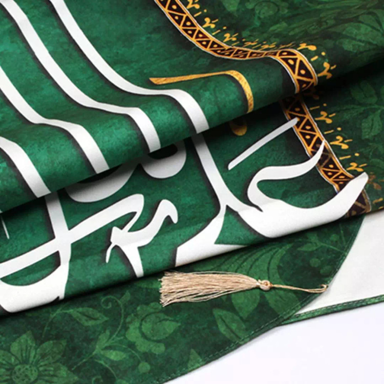 کتیبه مخمل سه عددی منقش با نام علی ابن ابی طالب سبز 65*140 و در دو طرف علی ابن ابی طالب کرم 35*130