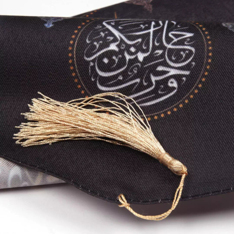کتیبه پاناما عمودی کنار آیفونی با شعار حسین منی انا من حسین 20*40