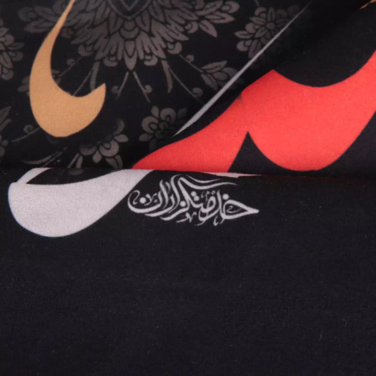 کتیبه مخمل تک عددی با شعار اصلا حسین جنس غمش فرق میکند زمینه مشکی در ابعاد 65*135