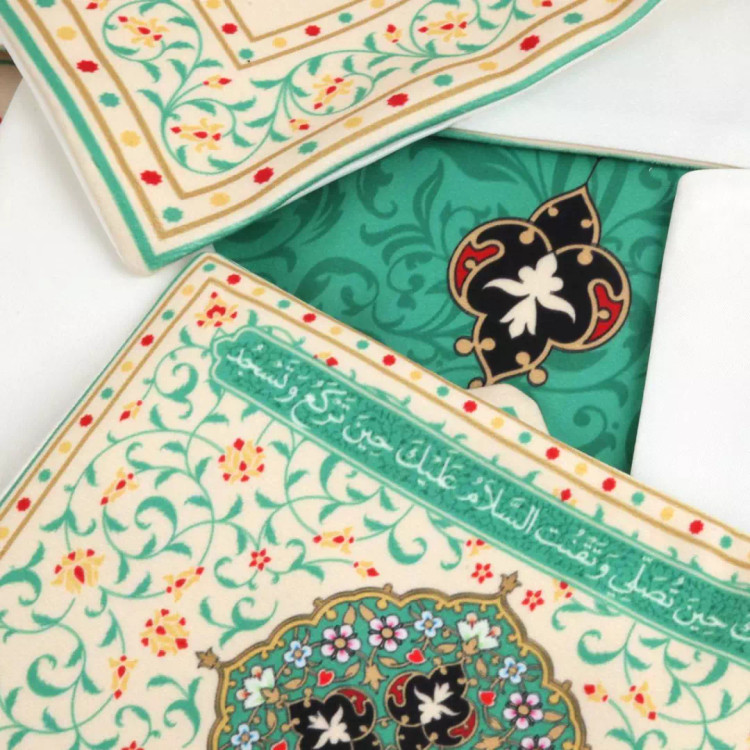 جانماز مخمل سه تیکه طرح محراب زبان عربی