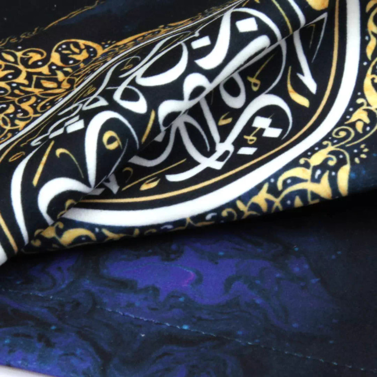 کتیبه مخمل تک عددی با شعار شَهْرُ رَمَضانَ الَّذی أُنْزلَ فیهِ الْقُرْآنُ 65*135