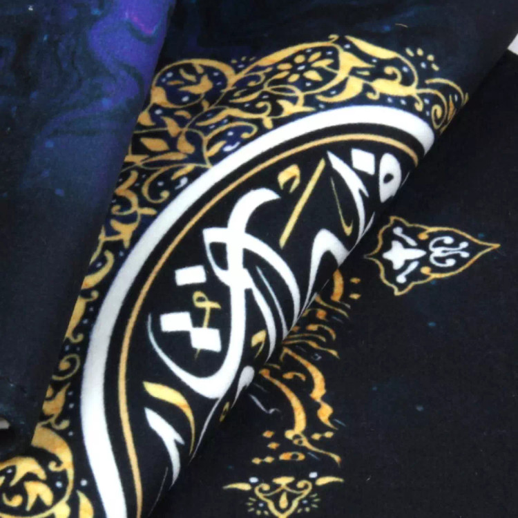 کتیبه مخمل کنار آیفونی با شعار شَهْرُ رَمَضانَ الَّذی أُنْزلَ فیهِ الْقُرْآنُ 20*40