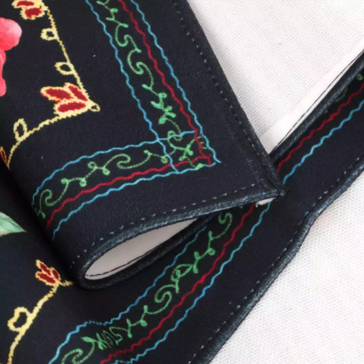 کتیبه مخمل افقی پایین ریشه دار این خانه عزادار حسین است طرح گل (700570) - 70*100 سانتیمتر