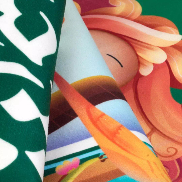 کتیبه مخمل تک عددی عمودی با شعار فقط حیدر امیرالمومنین است زمینه سبز در ابعاد 65*135 سانتیمتر
