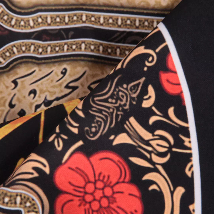 کتیبه مخمل تک عددی عمودی با شعار لبیک یا حسین طرح گلستان سرخ در ابعاد 65*135 سانتیمتر